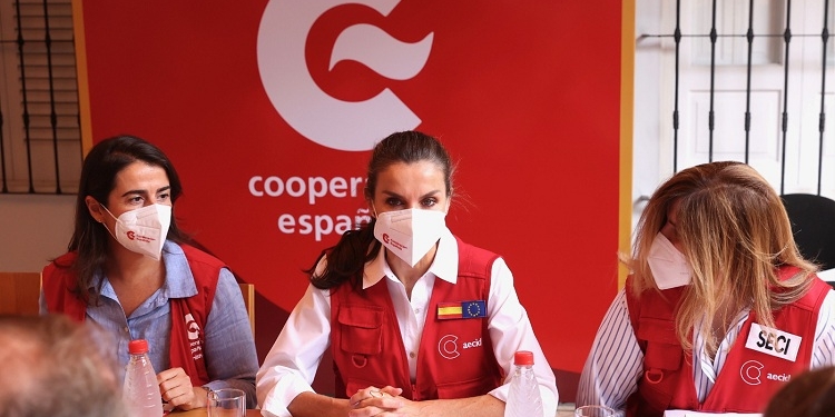 La Reina conoce de primera mano la labor de la Cooperación Española en Paraguay