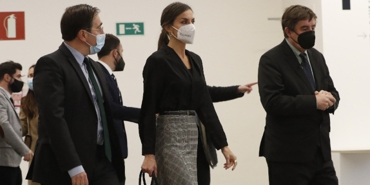 Albares anuncia una estrategia, “a lo largo de 2022”, para potenciar el español en el exterior