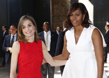 La Reina y Michelle Obama unen sus voces a favor de la educación femenina