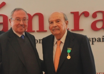 Santiago Rengifo recibe la Medalla de Oro de la Orden de la Cámara de España