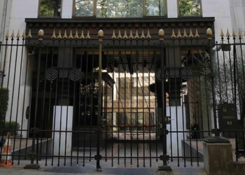 El Gobierno apuesta por integrar en las embajadas las oficinas de las CCAA en el exterior