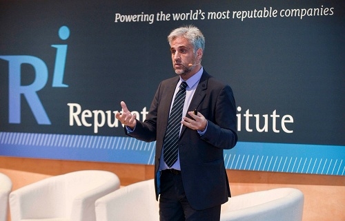 Los españoles, más críticos con las empresas propias que con las extranjeras