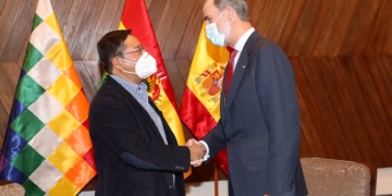 El Rey se reúne con Arce, acompañado de Iglesias y González Laya