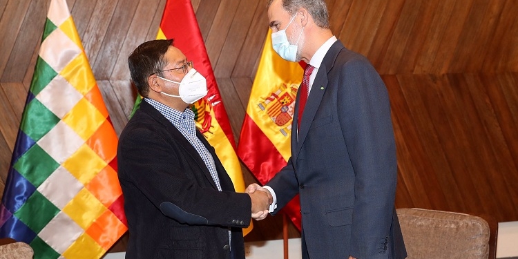 El Rey se reúne con Arce, acompañado de Iglesias y González Laya