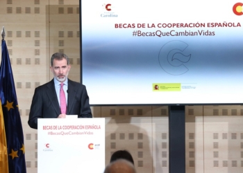 Felipe VI: “Las becas de la Cooperación son un buque insignia de nuestra acción exterior”