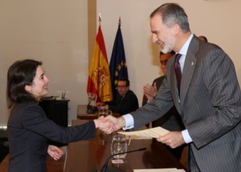 El Rey entrega despachos a la primera promoción diplomática con más mujeres que hombres