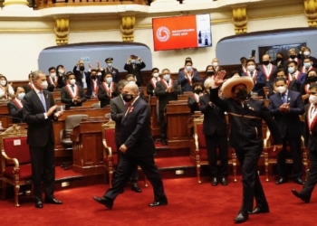 Felipe VI asiste a la toma de posesión de Pedro Castillo, el “primer gobernante campesino de Perú”