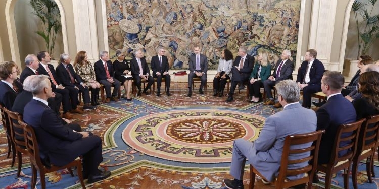 El Rey recibe a un grupo de congresistas de EEUU reunidos en Madrid para analizar las elecciones