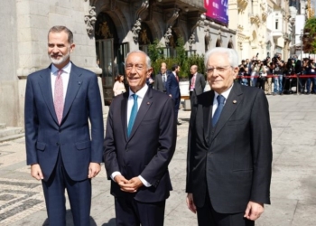 Felipe VI recuerda, “ahora más que nunca”, que “todo lo conseguido está en riesgo si no lo defendemos”