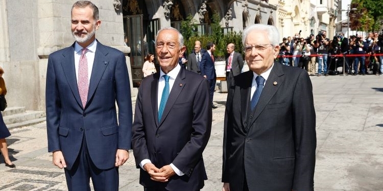 Felipe VI recuerda, “ahora más que nunca”, que “todo lo conseguido está en riesgo si no lo defendemos”