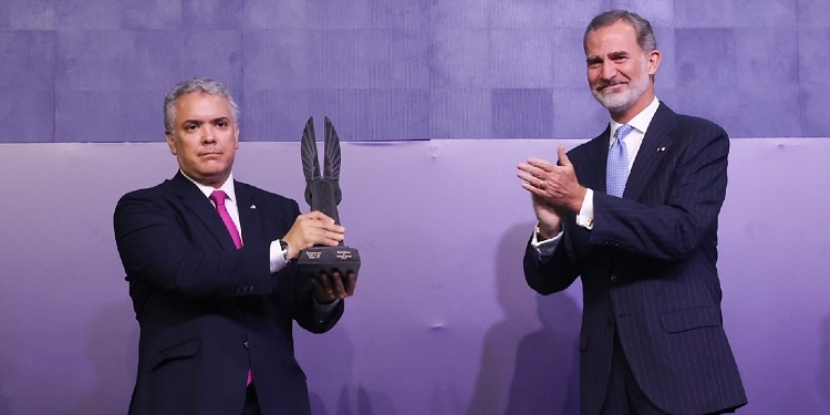 Iván Duque recibe de manos del Rey el World Peace & Liberty Award “a la democracia colombiana”
