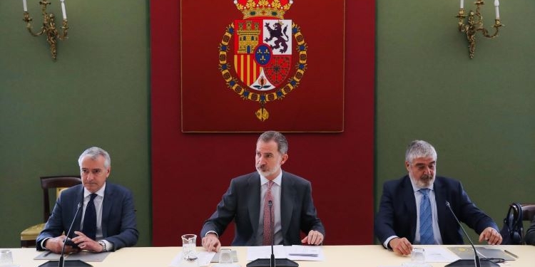 Felipe VI: “La guerra es siempre terrible y todos debemos contribuir a la paz cuanto antes”