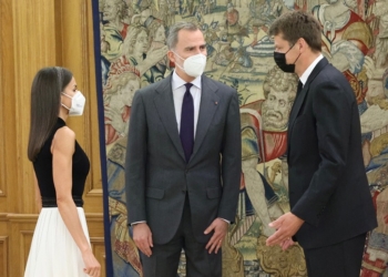 Los Reyes expresan al embajador británico sus condolencias por la muerte del Duque de Edimburgo