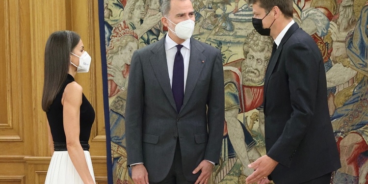 Los Reyes expresan al embajador británico sus condolencias por la muerte del Duque de Edimburgo