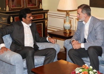Don Felipe y el jeque Tamim Al Thani, ayer en Madrid./ Foto: Casa de SM el Rey