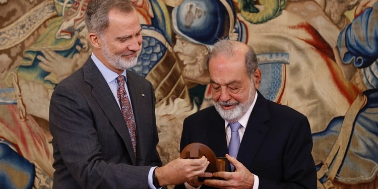 El Rey entrega el Premio Enrique V. Iglesias al mexicano Carlos Slim