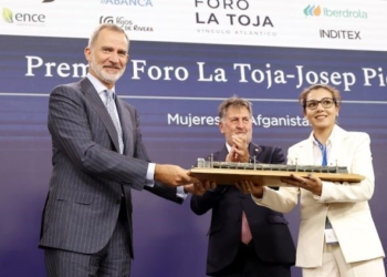 El Rey recuerda la figura de Josep Piqué en la inauguración del Foro La Toja