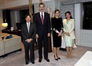 El Rey aborda el COVID-19 con Naruhito, Guterres y Rebelo de Sousa