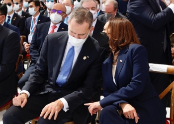 El Rey coincide con Kamala Harris en la toma de posesión de la presidenta de Honduras