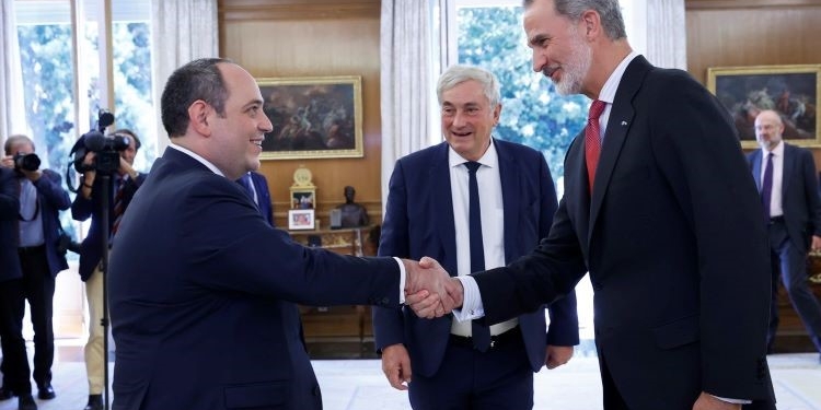 El Rey, Sánchez y Albares defienden la candidatura de Málaga a la Expo 27 ante la misión evaluadora