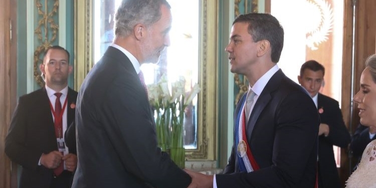 El Gobierno autoriza el acuerdo fiscal con Paraguay en vísperas de la visita del presidente Santiago Peña