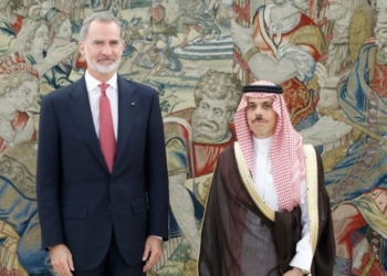 El ministro saudí de Exteriores analiza en España las oportunidades de comercio e inversión