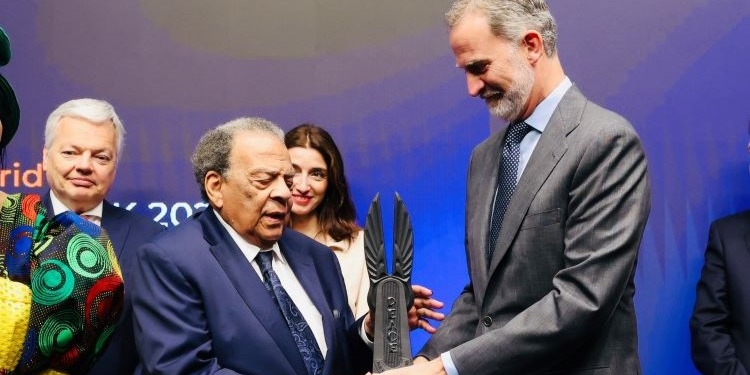 El comisario de Justicia pide ante el Rey la renovación del CGPJ antes de la Presidencia española