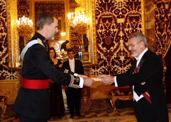 Felipe VI recibe las Cartas Credenciales de seis nuevos embajadores