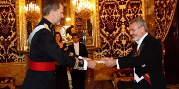 Felipe VI recibe las Cartas Credenciales de seis nuevos embajadores
