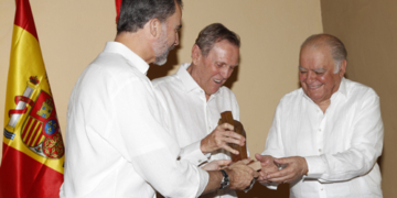 El Rey entrega el Premio Enrique Iglesias al empresario peruano José Graña