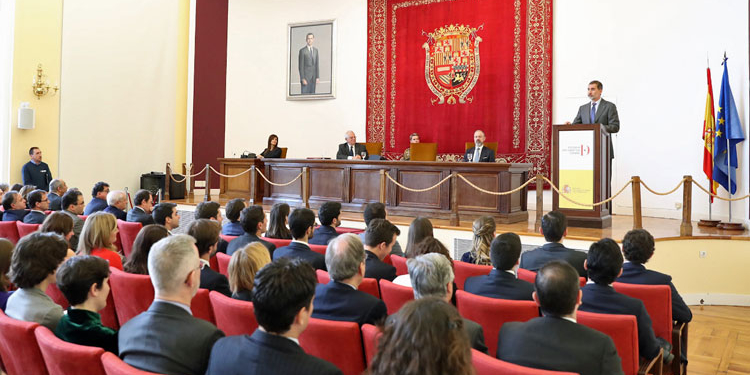 El Rey, durante su intervención en la Escuela Diplomática./ Foto: Casa de SM el Rey