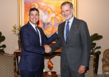 El rey se entrevista con el presidente de Paraguay, Santiago Peña, en su toma de posesión