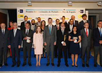 El Rey aboga por un periodismo profesional frente a las noticias falsas