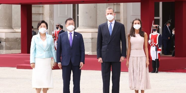 El Gobierno aprueba el acuerdo de cooperación médica y sanitaria con Corea del Sur