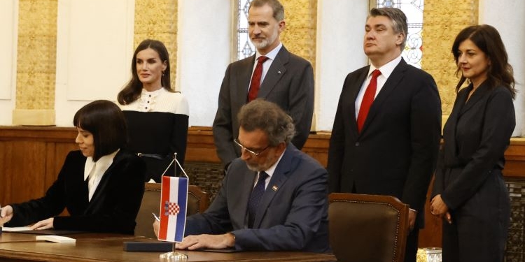 España y Croacia se comprometen a construir un acelerador europeo de partículas en Granada