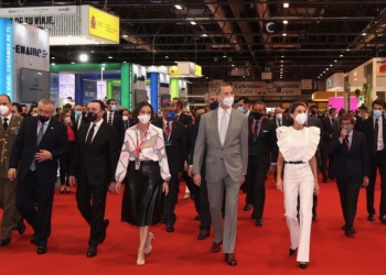 Los Reyes inauguran la edición de FITUR que marcará “la recuperación del turismo”