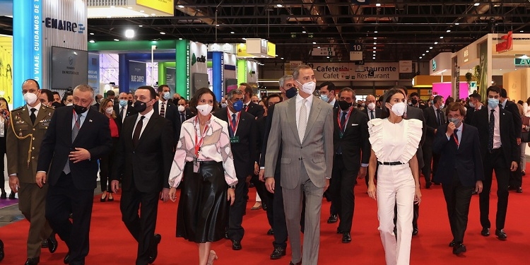 Los Reyes inauguran la edición de FITUR que marcará “la recuperación del turismo”