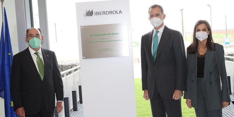 Los Reyes inauguran el Campus en el que Iberdrola apuesta por las renovables