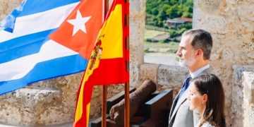 Los Reyes concluyen su histórica visita a Cuba con un homenaje a los caídos en 1898