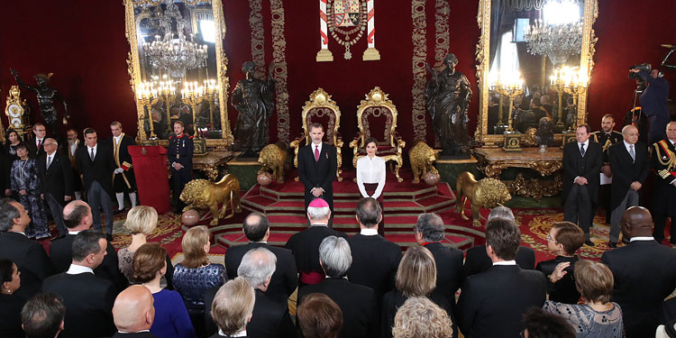 Los Reyes, ante los embajadores acreditados en España./ Foto: Casa de SM el Rey