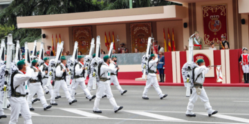 Abucheos y demanda de elecciones a Sánchez en el desfile de la Fiesta Nacional