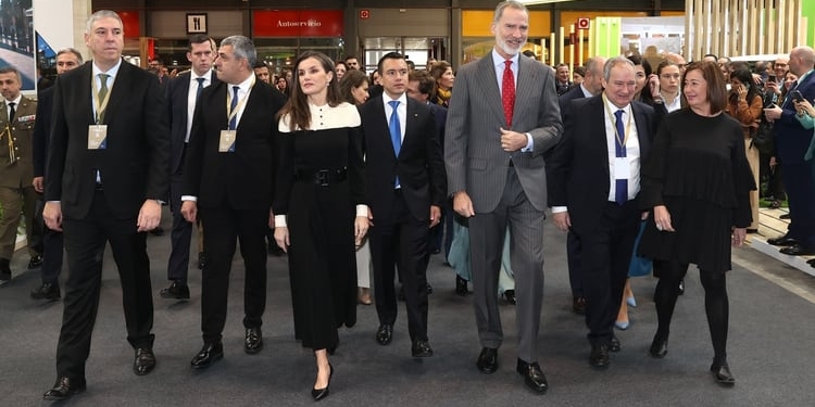 Los Reyes inauguran Fitur con un firme apoyo a la lucha de Ecuador contra el crimen organizado