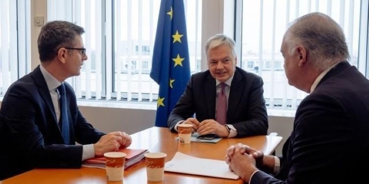 La tercera reunión Reynders-Pons-Bolaños concluye sin acuerdo y vuelven a citarse en Madrid