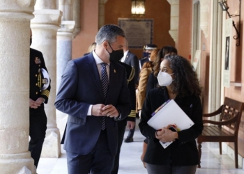 La nueva embajadora de EE UU visita las bases militares de Rota y Morón