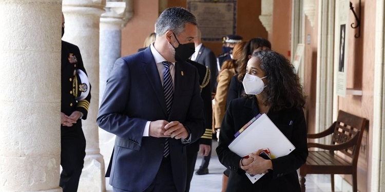 La nueva embajadora de EE UU visita las bases militares de Rota y Morón