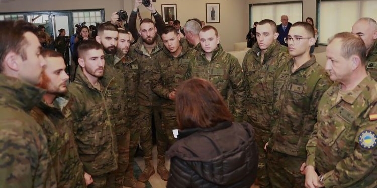 Robles visita la BRI X de Córdoba, que cuenta desde el 1 de enero con una unidad de combate de la OTAN