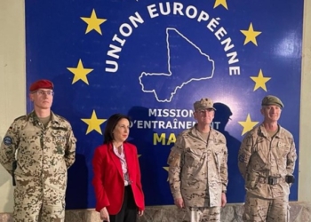 Robles visita al contingente español en Bamako y se reúne con su homólogo de Mali