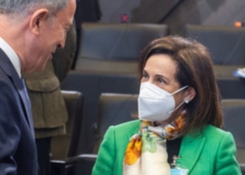 Robles anuncia a sus colegas de la OTAN “la voluntad del Gobierno” de aumentar el gasto en defensa