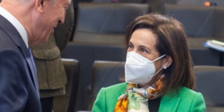 Robles anuncia a sus colegas de la OTAN “la voluntad del Gobierno” de aumentar el gasto en defensa