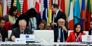 Robles se reúne con sus homólogos de Vietnam, Camboya y Laos en los márgenes de ASEM